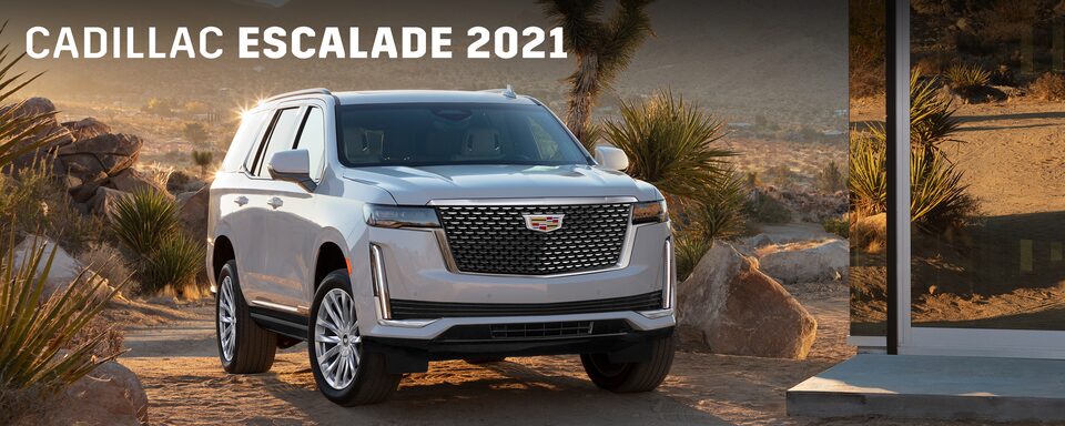 Cadillac Escalade 2021 incluye parrilla en negro brillante con acentos cromados y rines en aluminio pulido de 22 pulgadas.